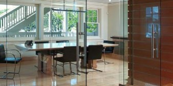 Pintu kaca frameless