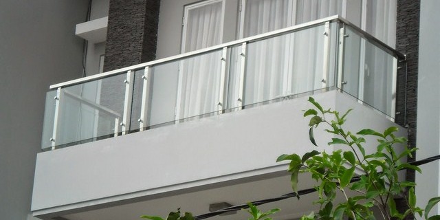 Foto-Balkon-Kaca-Rumah-2-Lantai balkon aluminium kaca