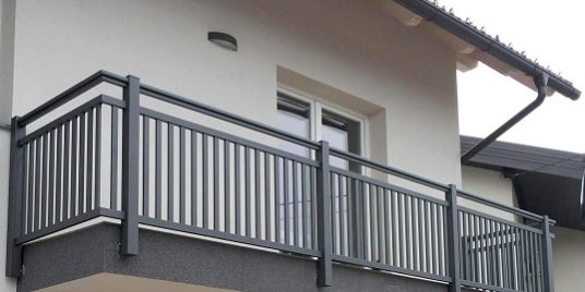 Desain Pagar Aluminium untuk Balkon RailingBalkonAluminium
